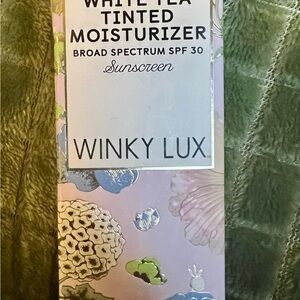 WINKY LUX White Tea Tinted Moisturizer SPF 30 - Pink and Blue